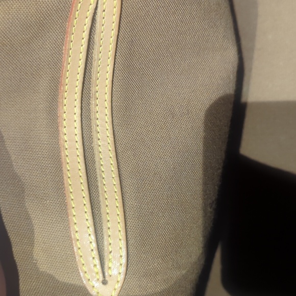 Louis Vuitton Alma - Picture 11 of 17